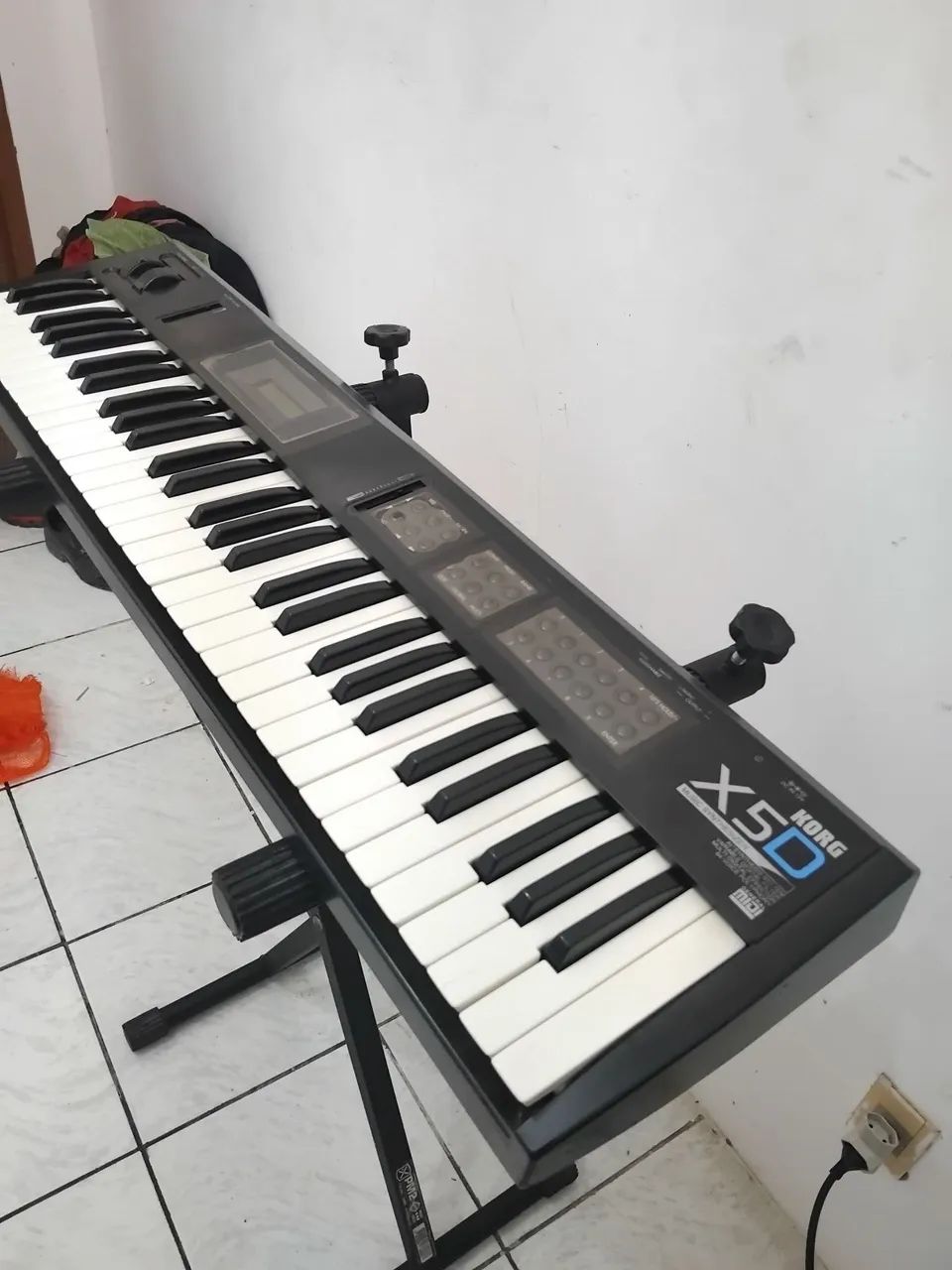Teclado sintetizador korg x5d - Instrumentos musicais - Coutos Teclado sintetizador korg x5d - Instrumentos musicais - Coutos