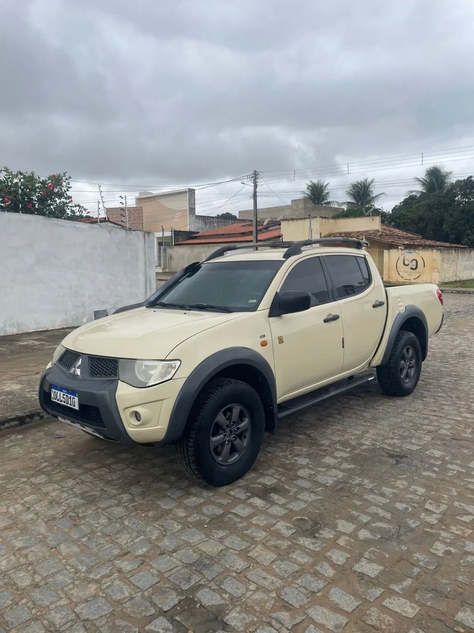 Mitsubishi L200 Triton Savana 3.2 CD TBI Dies. Mec. 2015