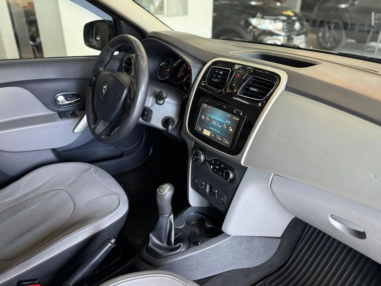 Renault Logan Dynamique Hi-flex 1.6 8V 4P 2014 - Foto 5