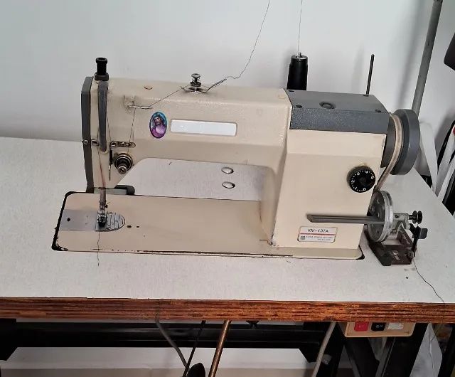 Máquina de Costura Reta Industrial - Única Dona