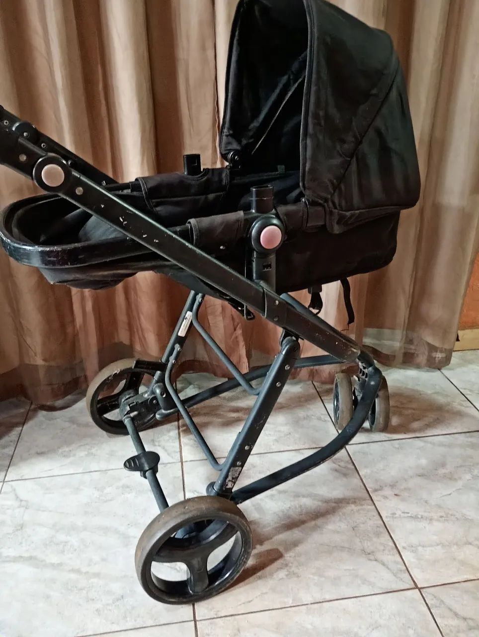 Carrinho de bebê usado