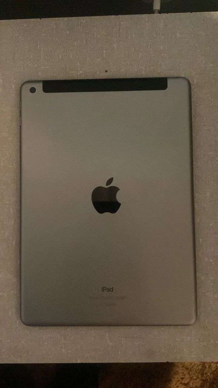 iPad 6ª geração 128GB - Funcionando, porém com defeito no botão power