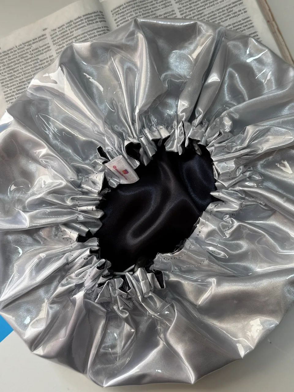 Touca  de cetim e plástico cristal impermeável pvc - Foto 3
