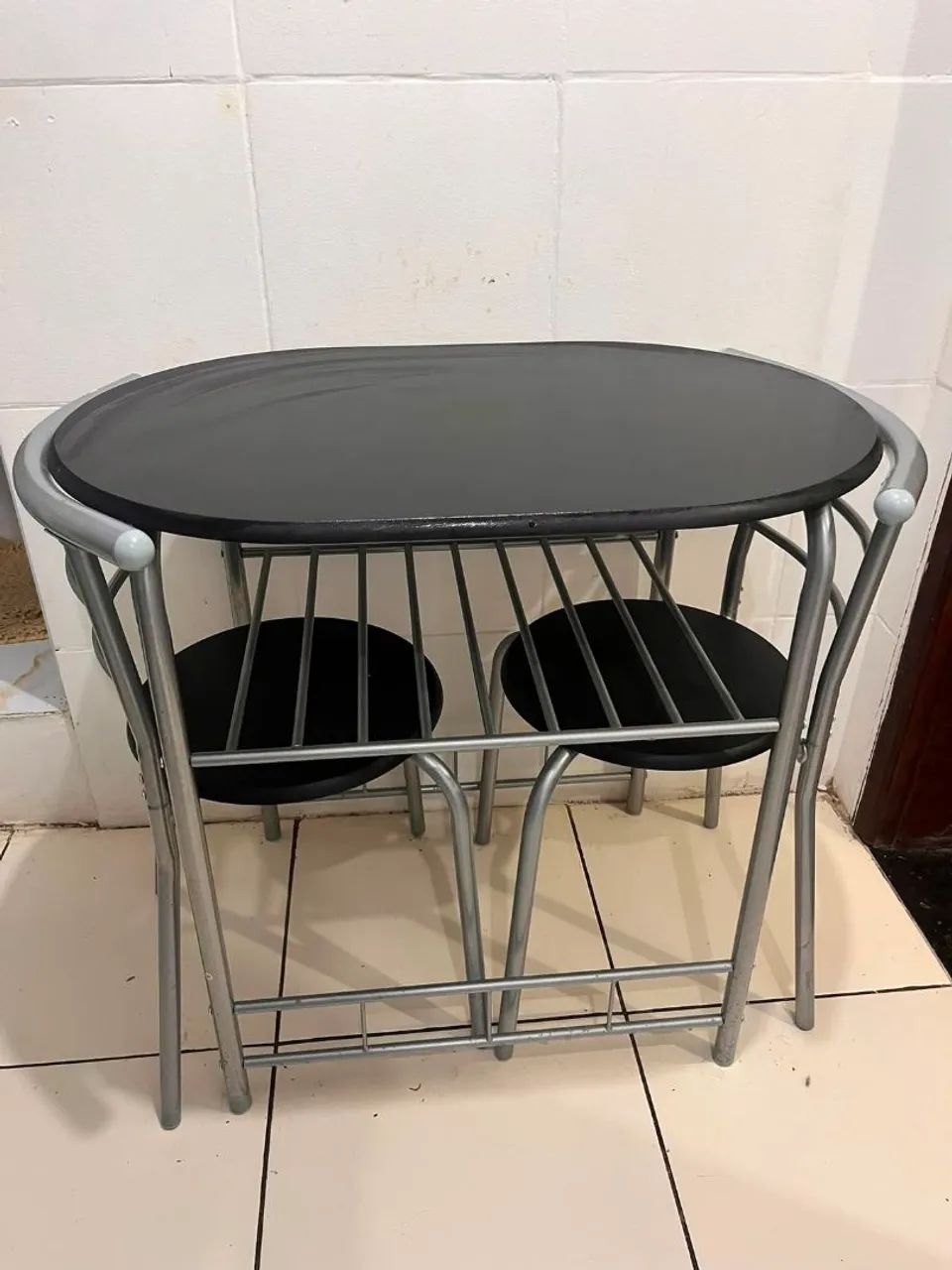 Vendo mesa cozinha conservada 