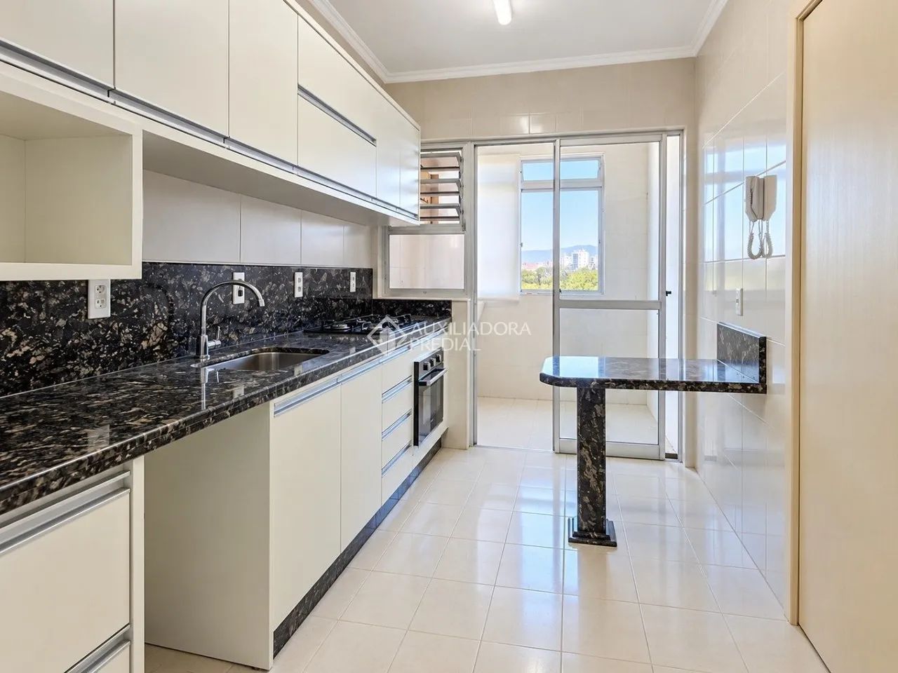 Apartamento com 3 dormitórios e suíte mobiliado no Itacorubi