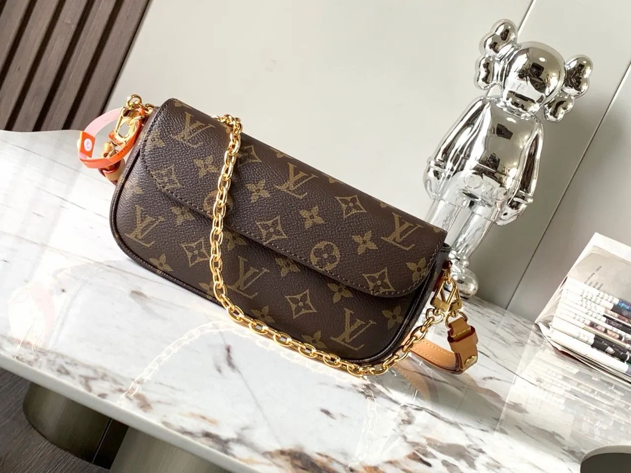     Bolsa Louis Vuitton Monogram com Alça de Corrente