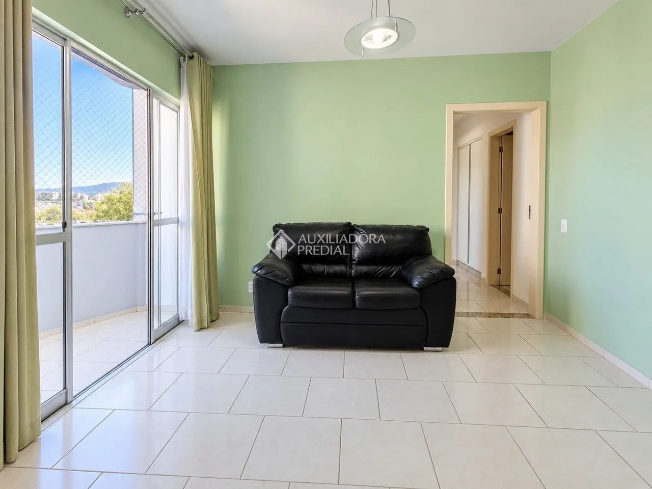 Apartamento com 3 dormitórios e suíte mobiliado no Itacorubi - Foto 2