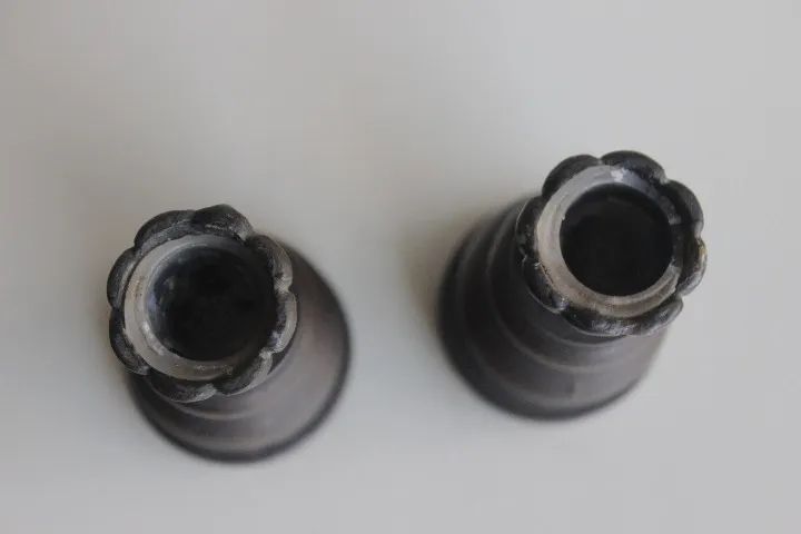 Par de castiçais em bronze - Foto 2