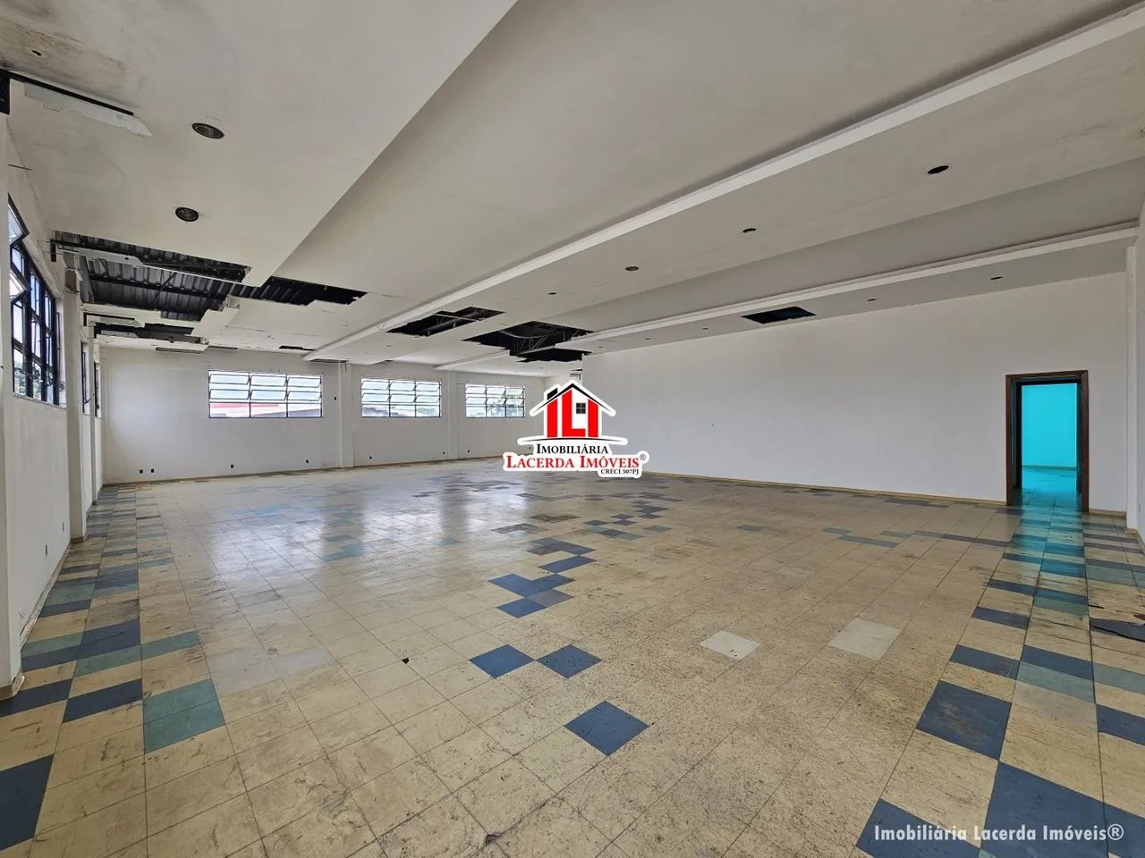 Predio Comercial no Planalto, 800m² Edificado, Vagas de Garagem, Banheiros Aluguel - Foto 3
