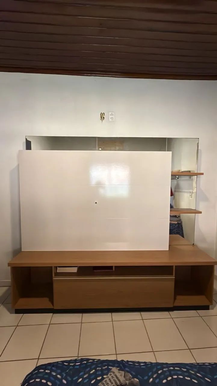 Rack com painel seminovo pouco tempo de uso