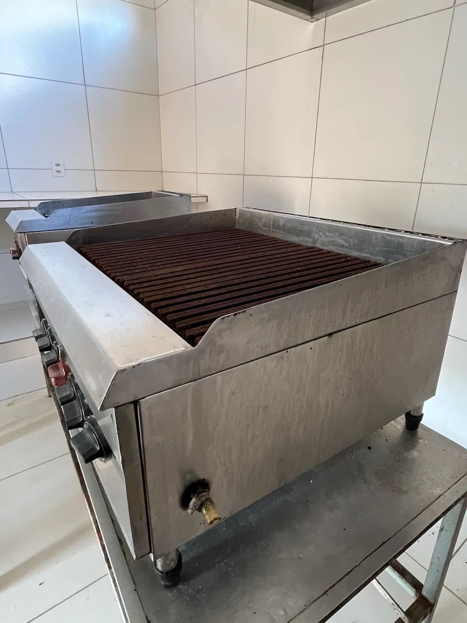 Charbroiler em inox cirúrgico com 5 queimadores 