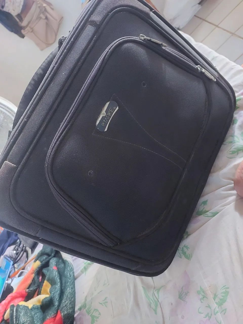 Mala media para viagem