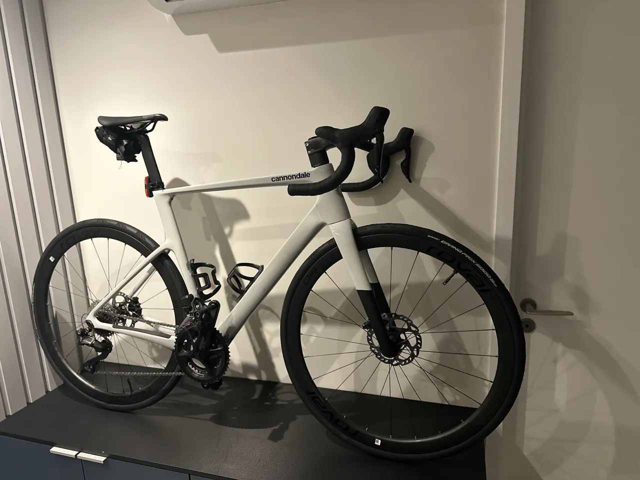 Cannondale SuperSix EVO 3 - Performance Pura + Rodas Roval Carbon + Pneus Premium