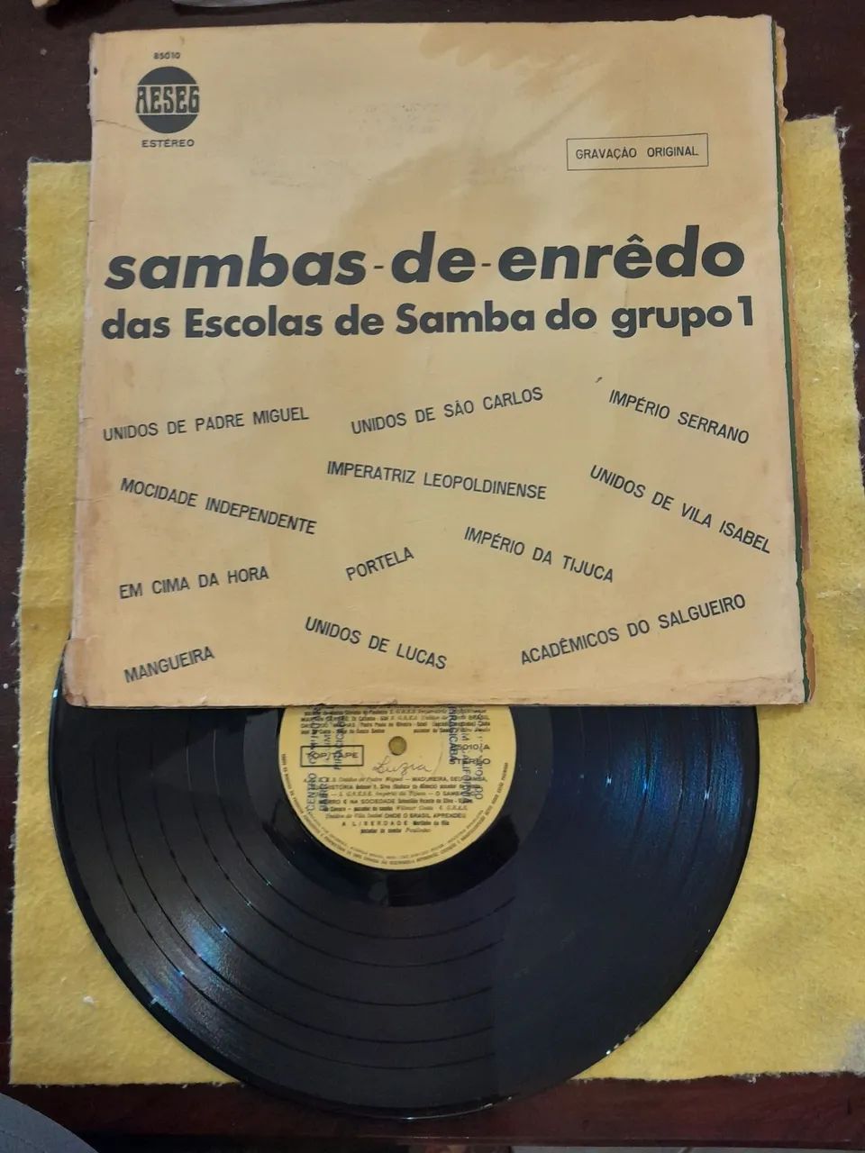 47 LPs de vinil, grande maioria com capa diversos gêneros. MPB, ROMANTICAS, INFANTIS, etc. - Foto 5