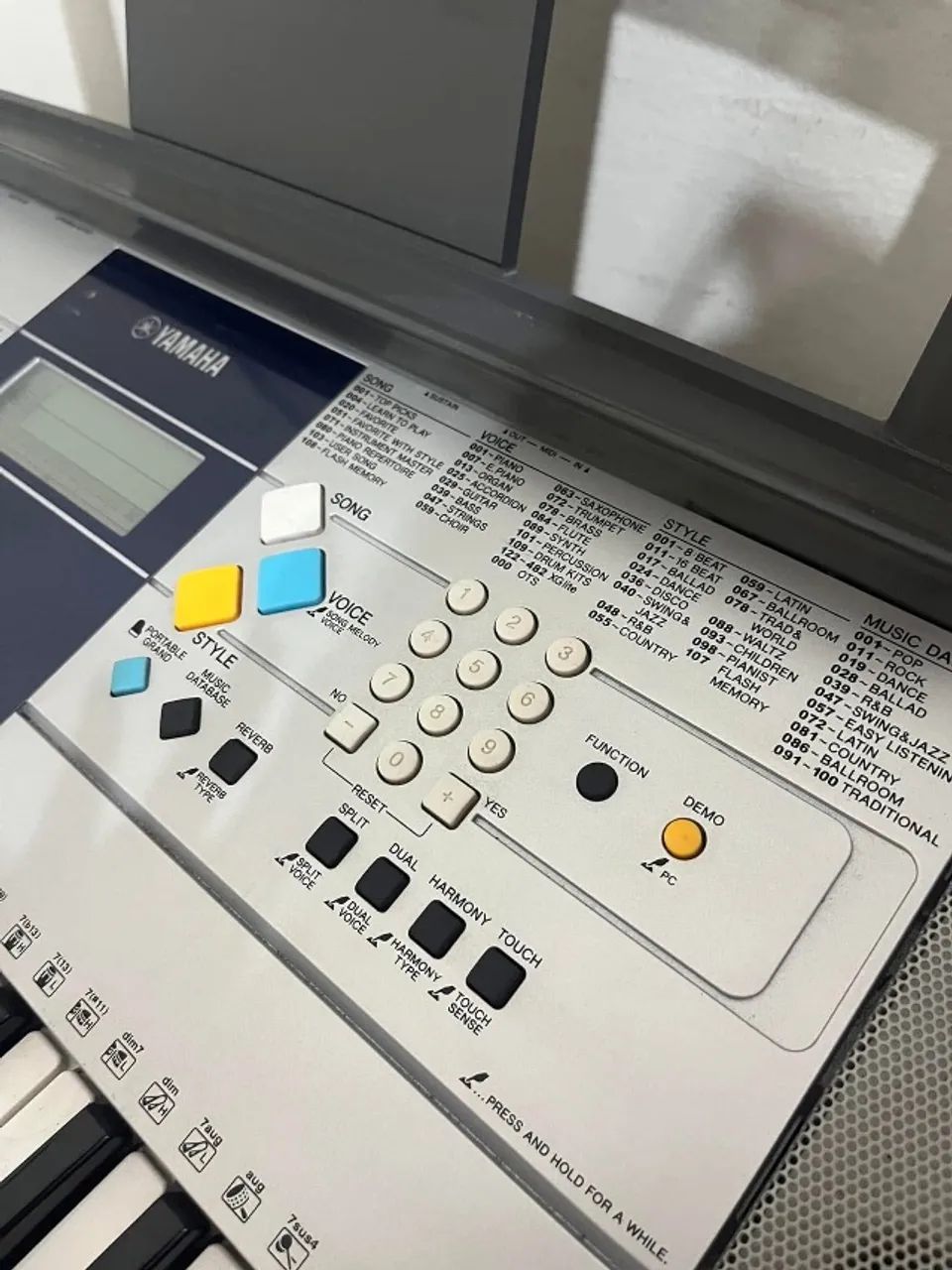Teclado Yamaha PSR-E323 - Foto 4
