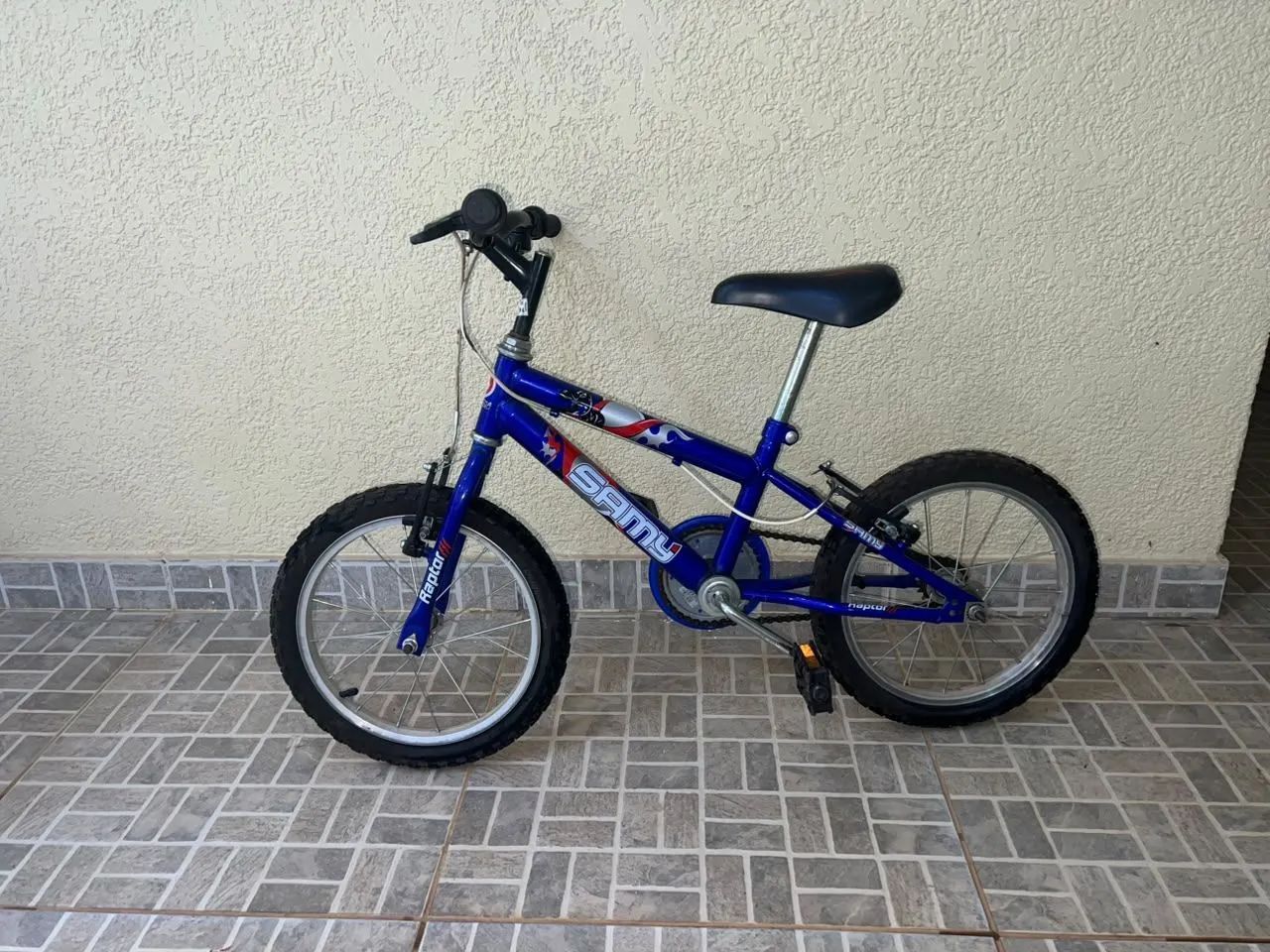 Bicicleta infantil aro 16  bem conservada!! - Foto 3