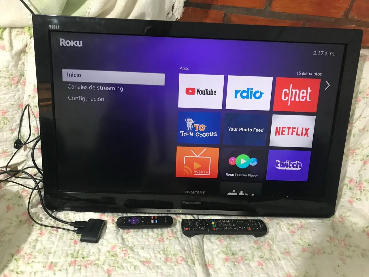 TV Panasonic 32" com Conversor Roku e controle remoto. Sem base de mesa