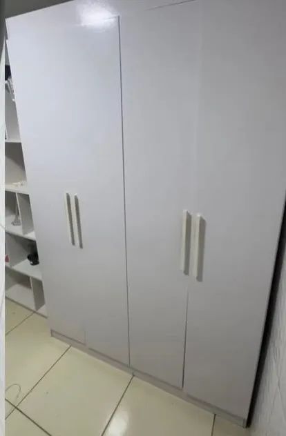 Guarda roupa/ armário 