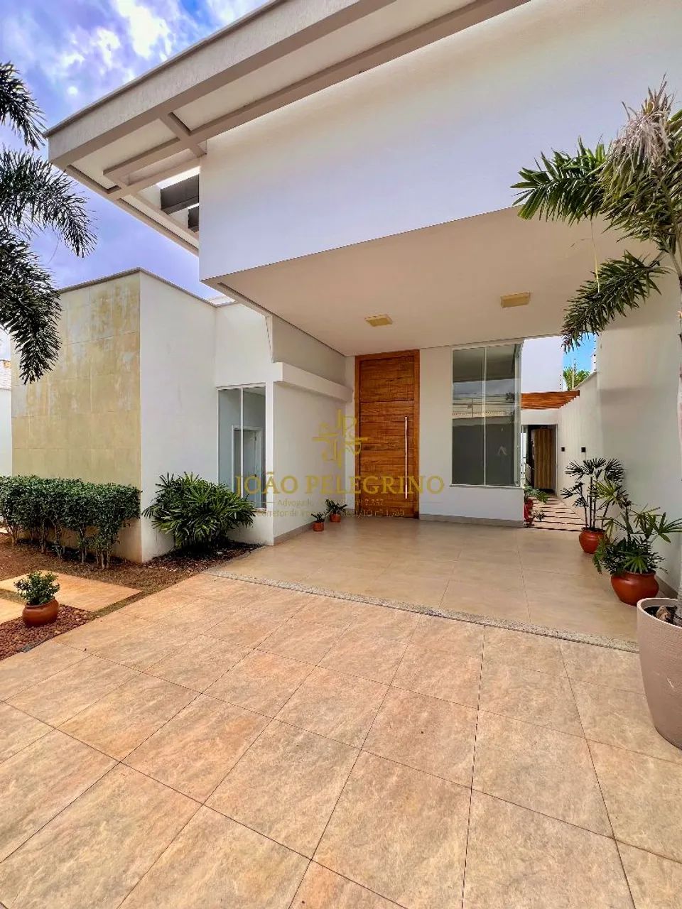 Casa 4/4 (2 suítes), energia solar, área de lazer e planejados