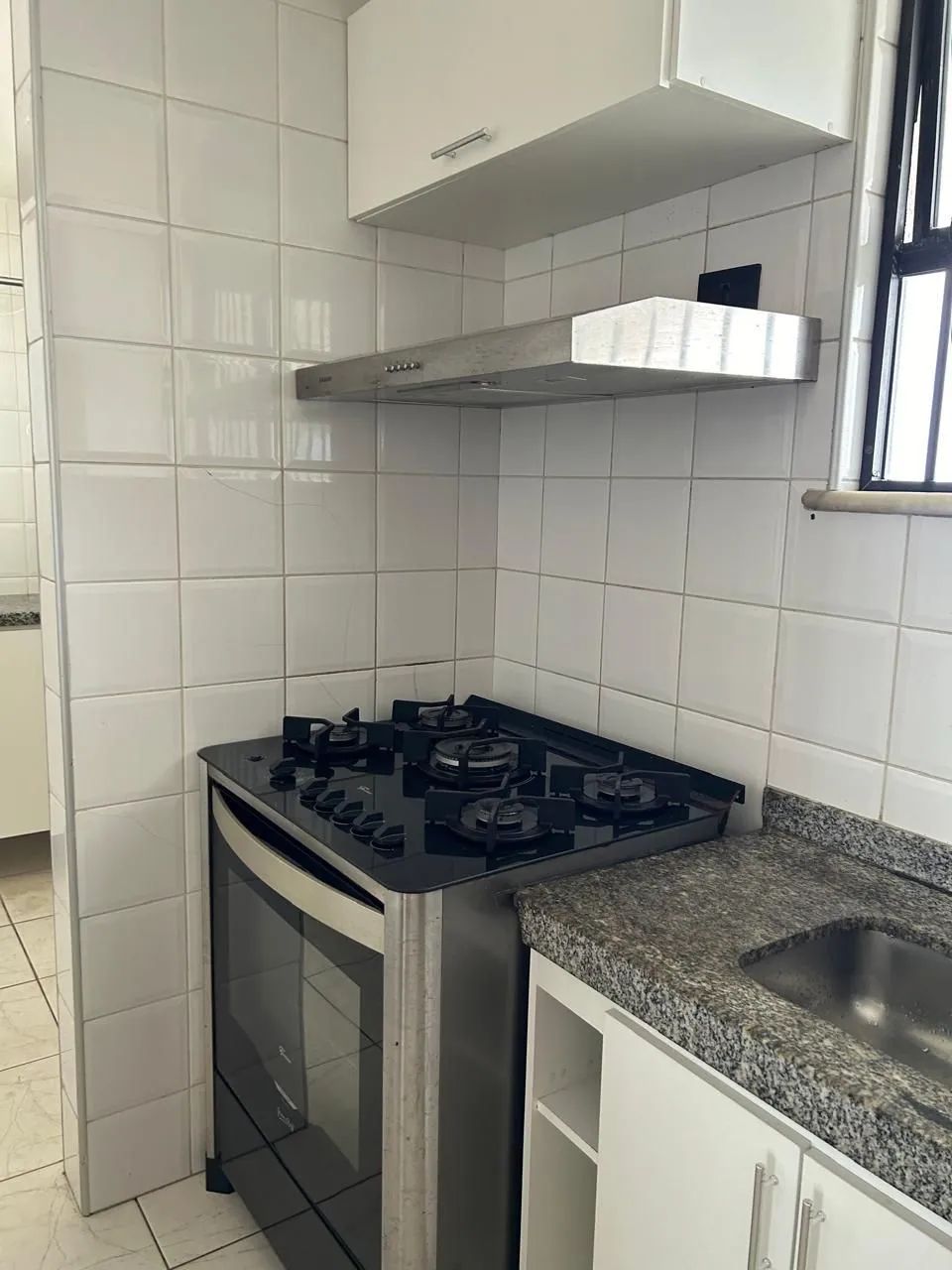 Alugo apartamento no edifício Toulon , na ponta do farol - Foto 5