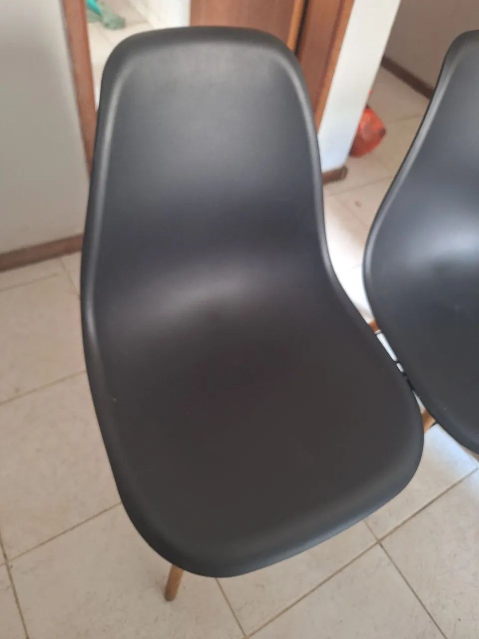 Duas Cadeiras Eames Eiffel