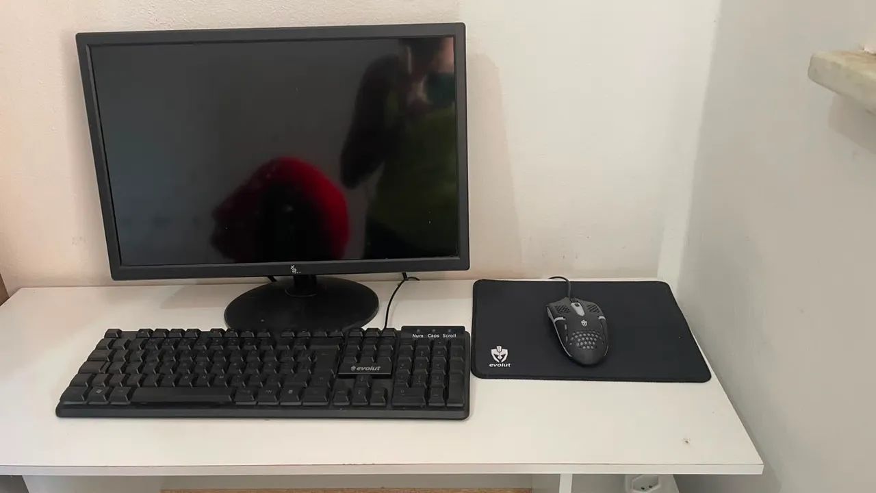 ? COMPUTADOR COMPLETO + MESA DE COMPUTADOR  - Foto 3