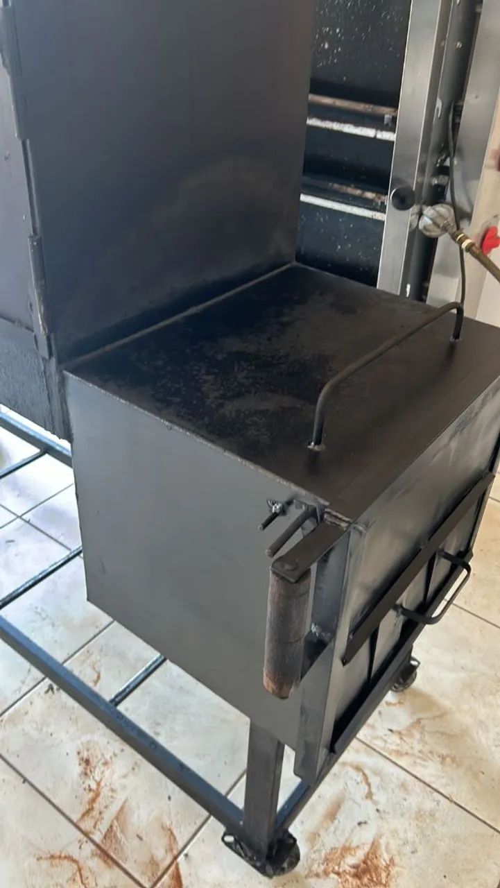 Vendo Churrasqueira/Defumadora/Bafo - Foto 3