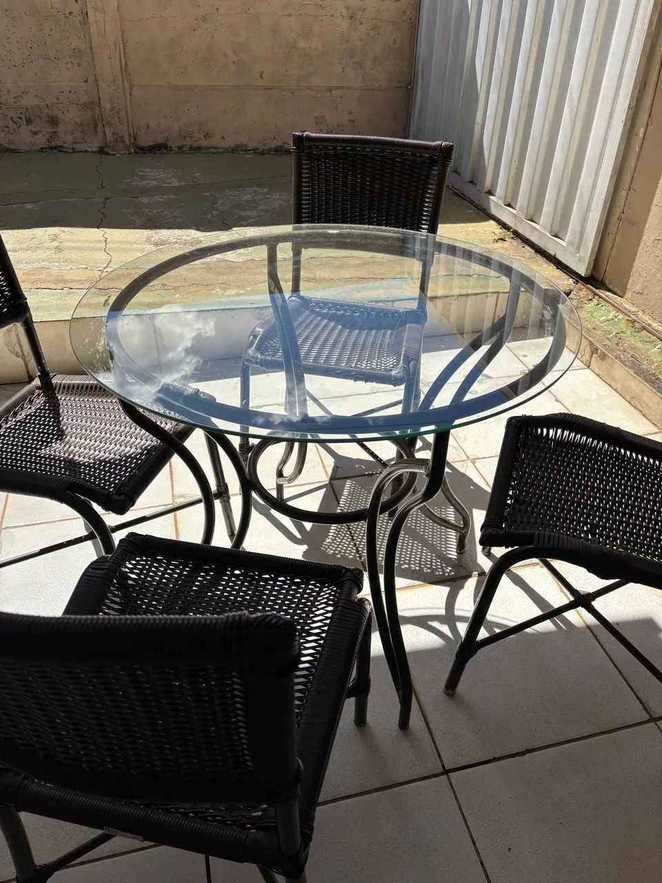 Mesa + cadeiras EM ÓTIMO ESTADO  - Foto 2