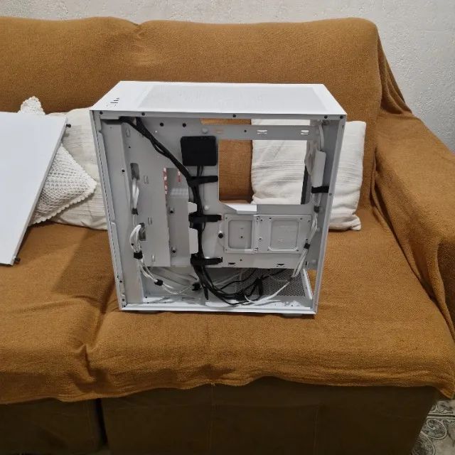 Kit NZXT H5 Flow + 3 Fans NZXT RGB com Controladora - Foto 2