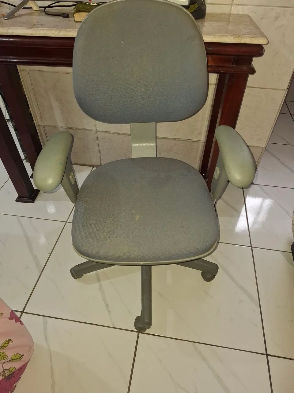 Vendo esta cadera  de escritório barato? - Foto 2