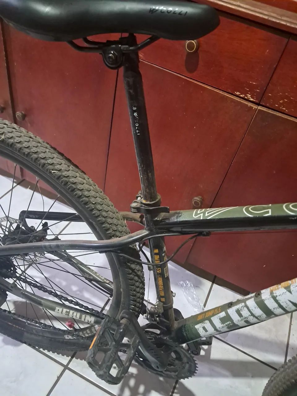 Bicicleta aro 29 , no precinho e conservada - Foto 4