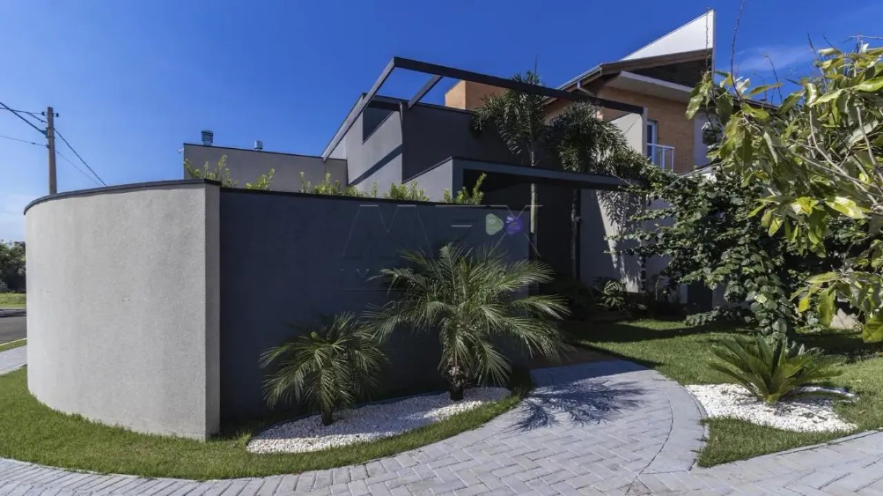 Casa no Condomínio Morada do Sol, com 3 suítes