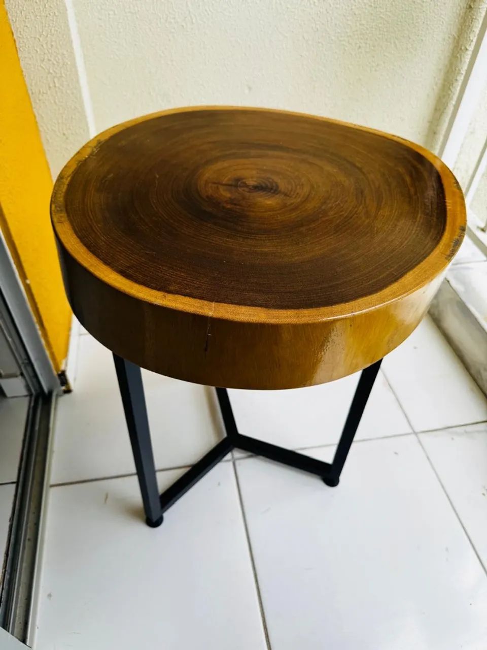 Mesinha de Apoio / Rústica em Madeira Nobre e Ferro - Foto 2