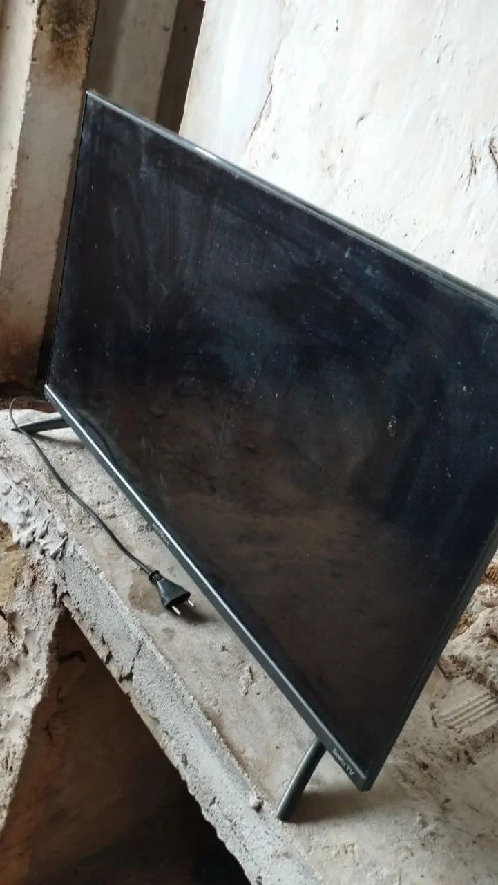 TV Britânia 32 polegadas, sistema ROKU TV (Leia a descrição)