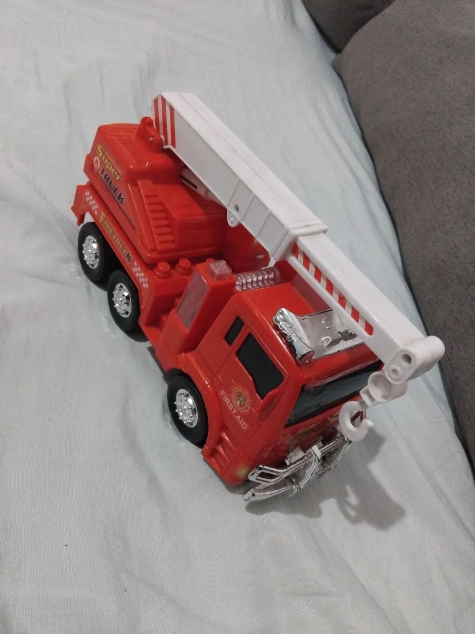 Caminhão de bombeiro brinquedo infantil - Foto 2