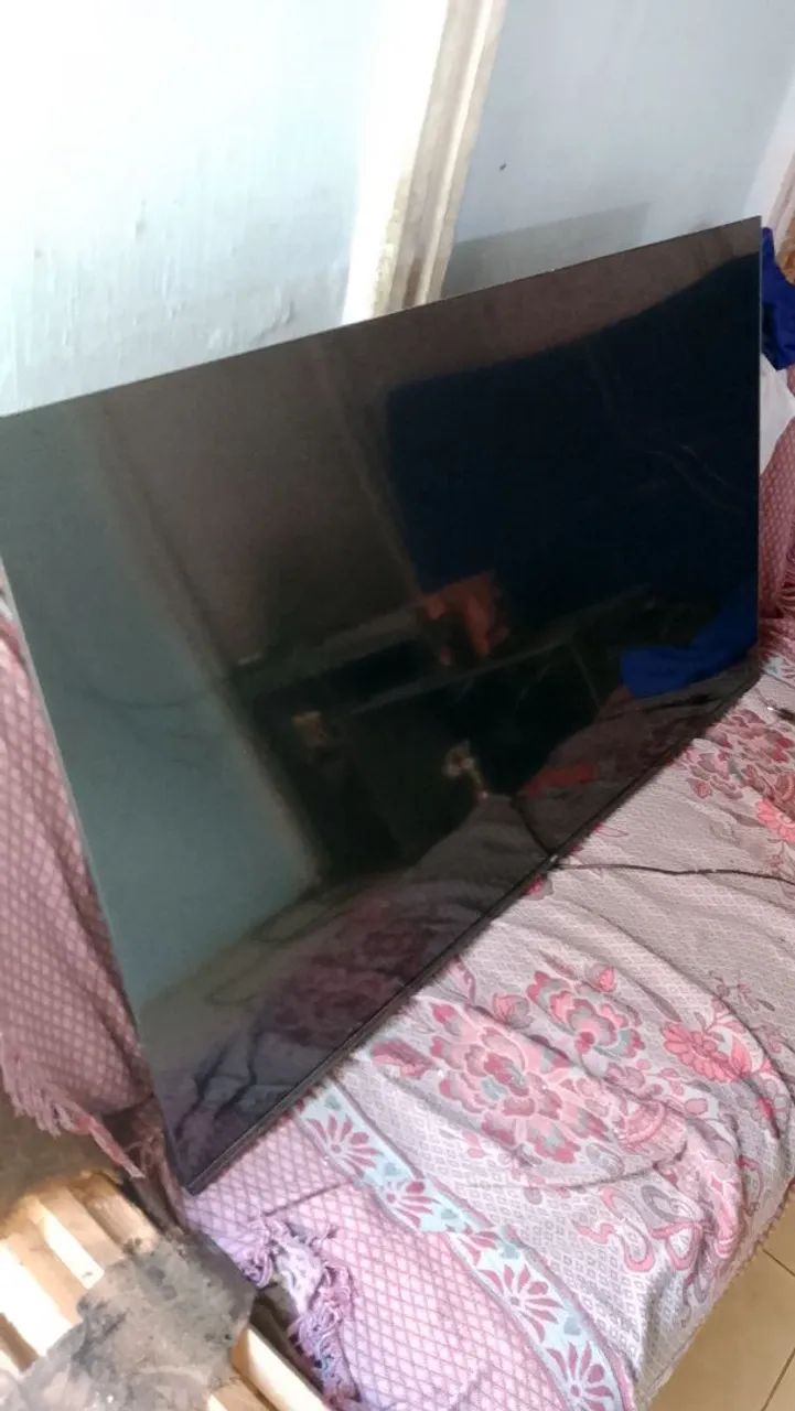 Televisão TCL com defeito de 75  polegadas 