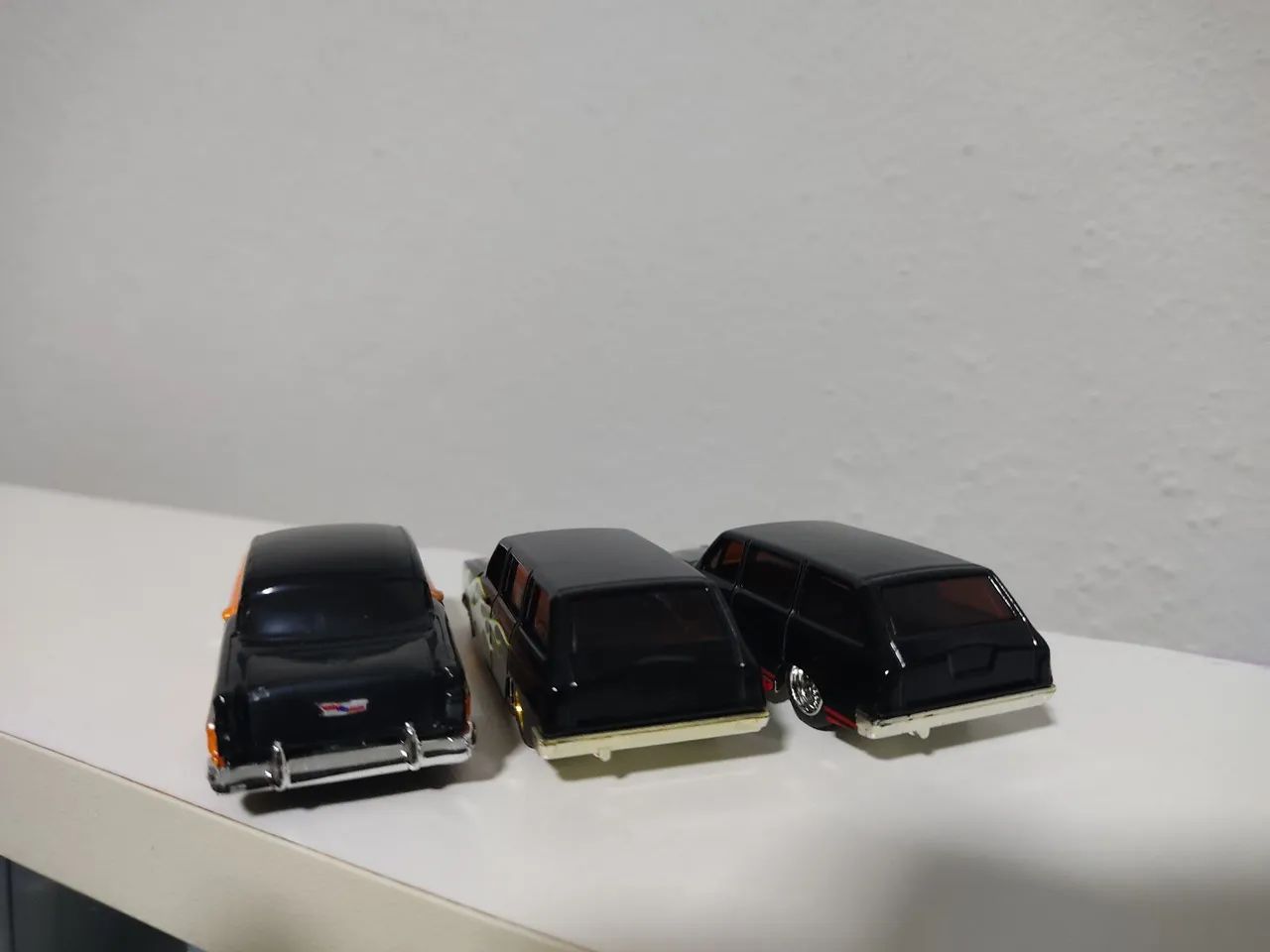 LOTE COM TRÊS MINIATURAS DE CARROS  - Foto 3