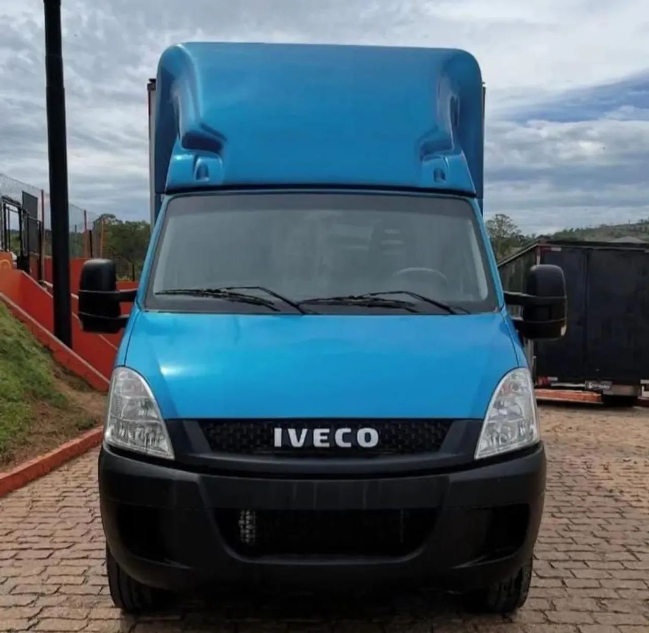 Iveco Daily 35s14 Baú 2017 - Foto 3