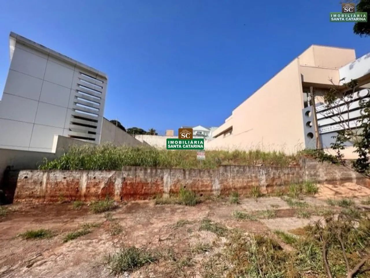 Terreno à venda em Maringá, Zona 05, com 608 m²