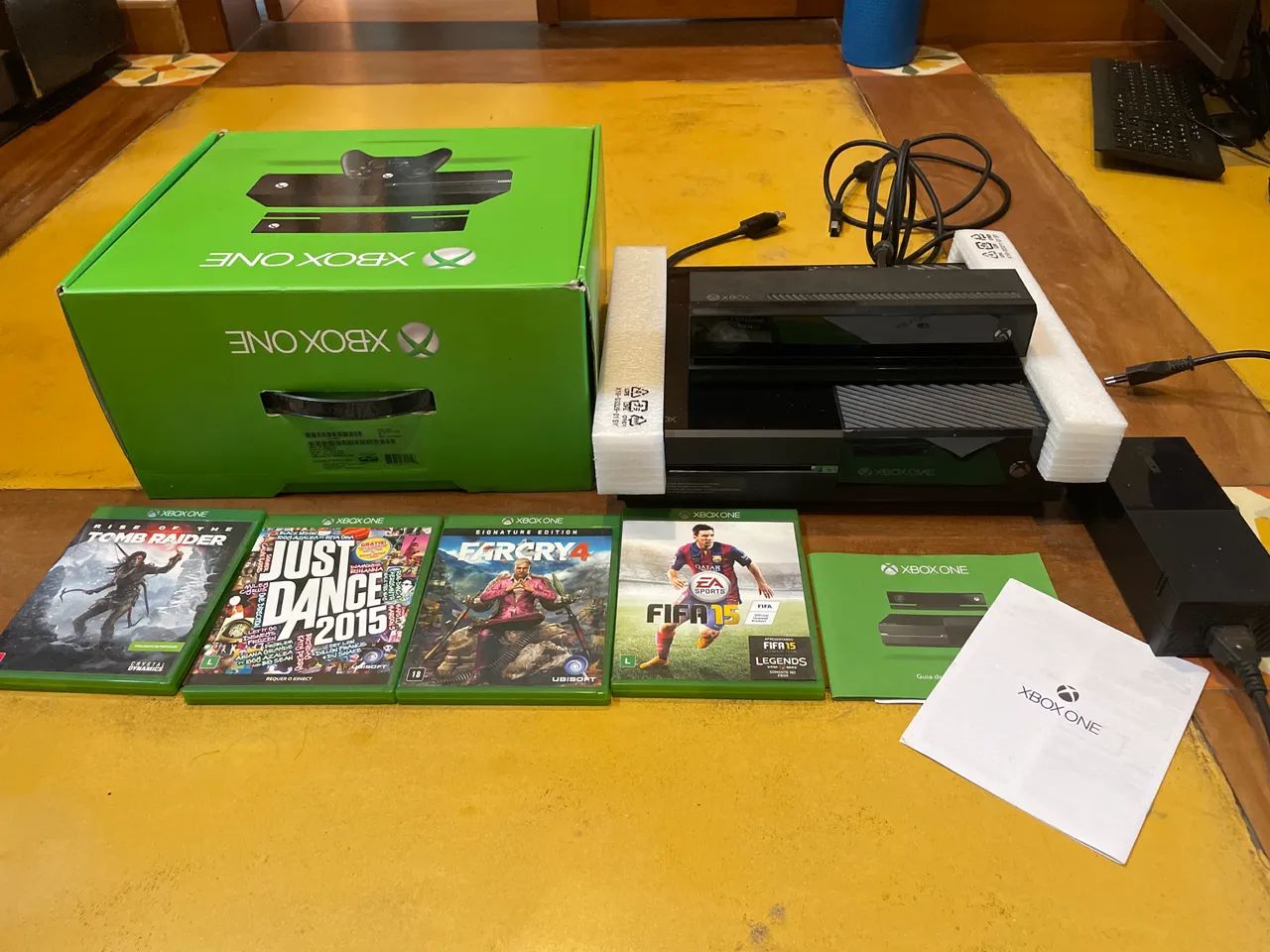 Xbox one fat 500gb com Kinect, controle, caixa original e 4 jogos