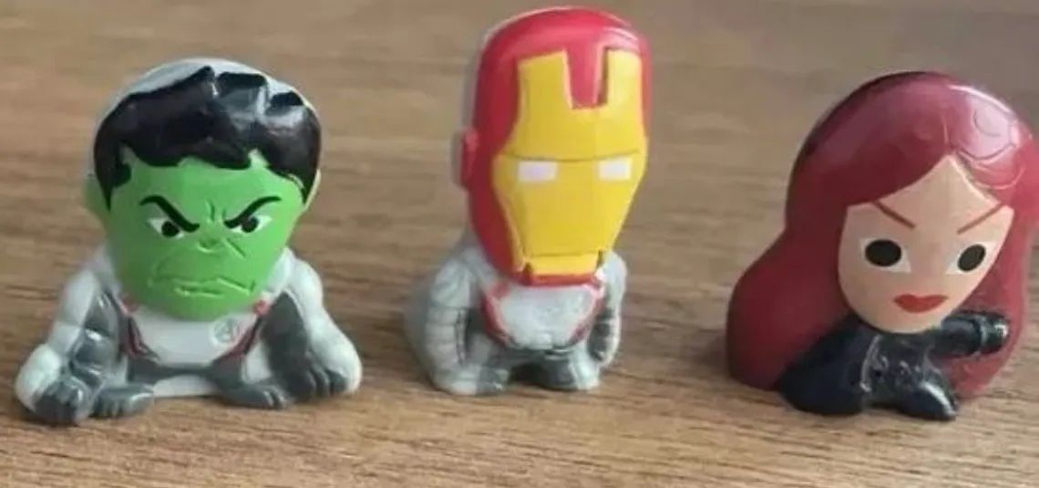 6 Mini Bonecos Marvel - Hulk, Iron Man , Viúva Negra, Capitão América, Homem de Ferro - Foto 2