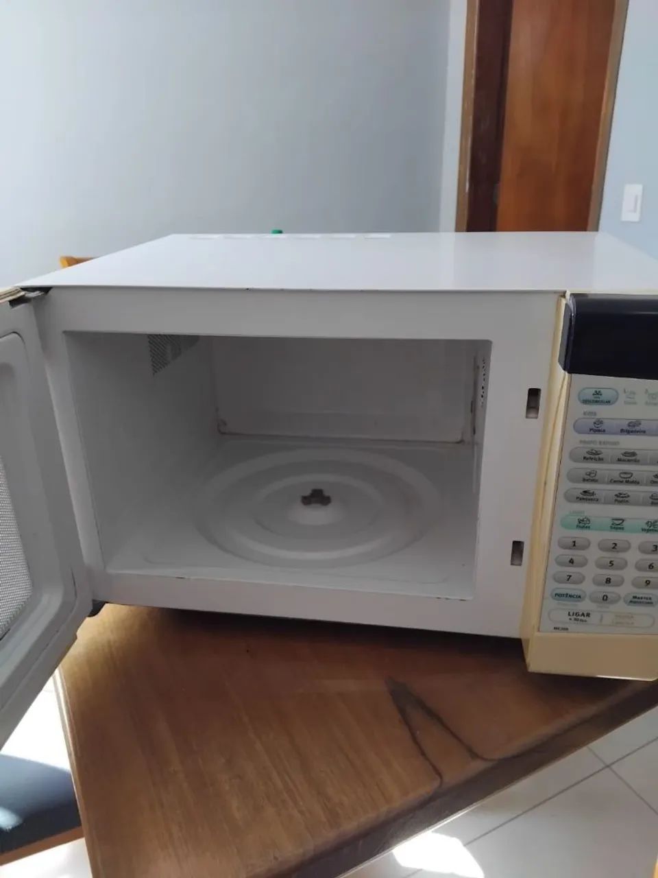 Vendo microondas Electrolux 28 litros em ótimo estado - Foto 3