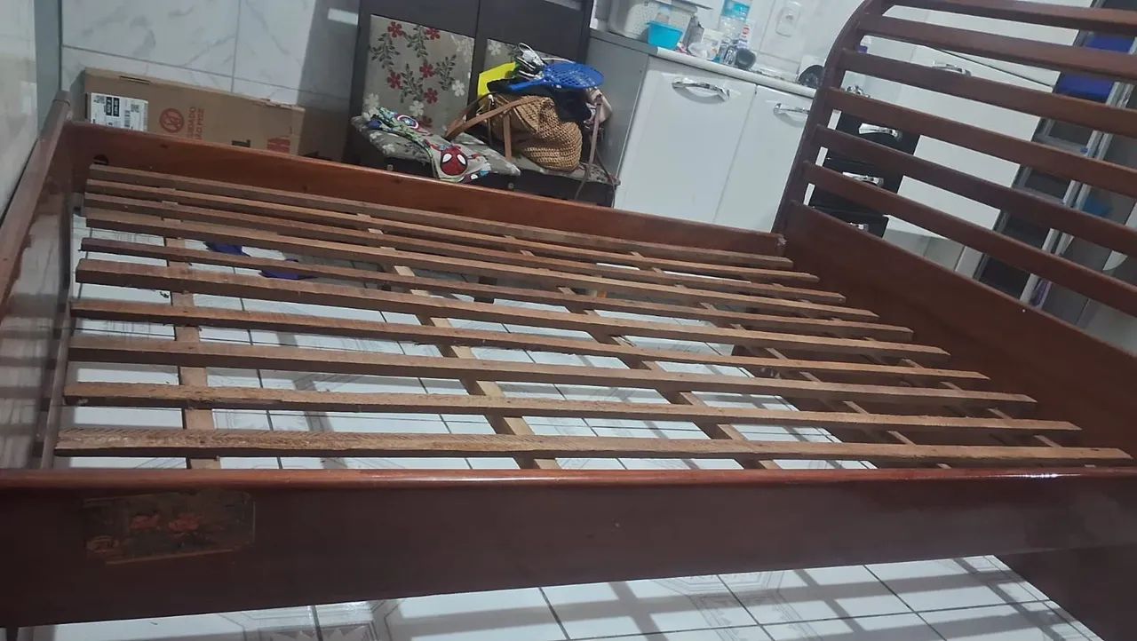 Vendo cama de Angelim em excelente estado - Foto 2