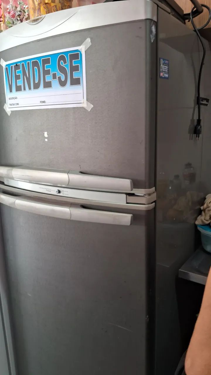 vendo 2 Geladeiras uma Brastemp e uma Electrolux abas funcionando perfeitamente 1.800 - Foto 2