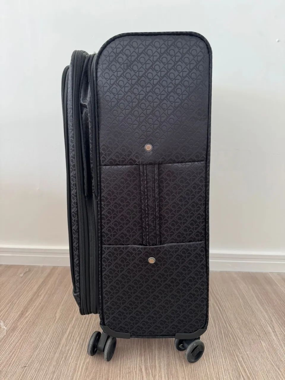 Mala Calvin Klein preto 23kg - Original EUA - Foto 3