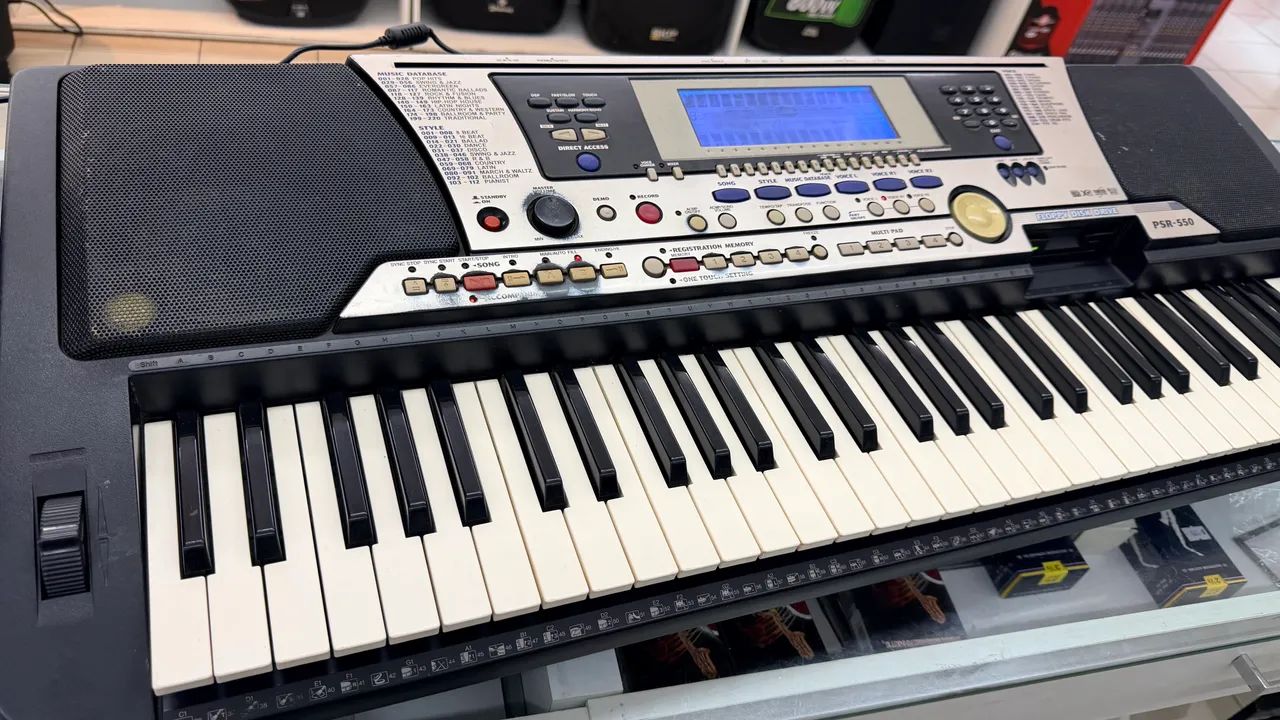 Teclado Yamaha PSR 550