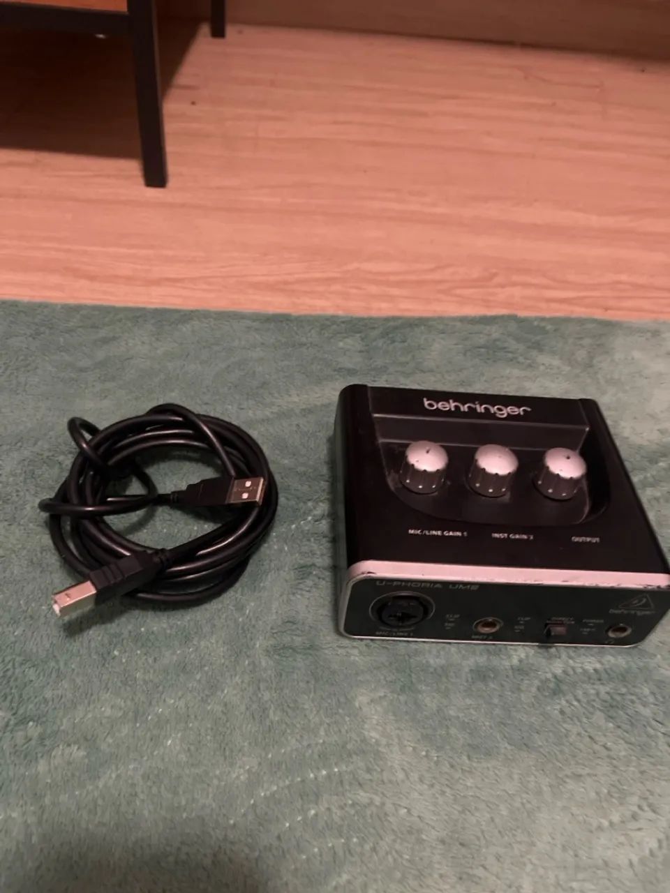 Interface de áudio Behringer UM2 - Foto 2