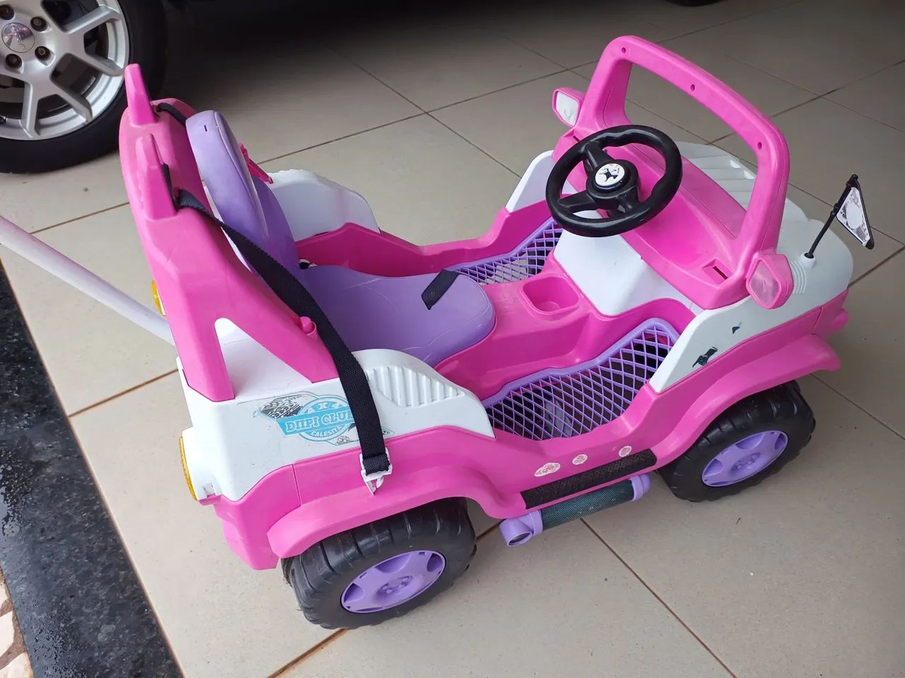 Carrinho de passeio infantil Jeep Calesita rosa com pedais - Foto 3