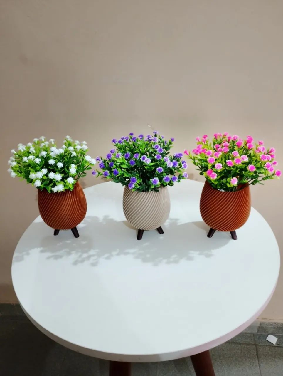 Lindos cachepôs decorativos com flores  - Foto 5