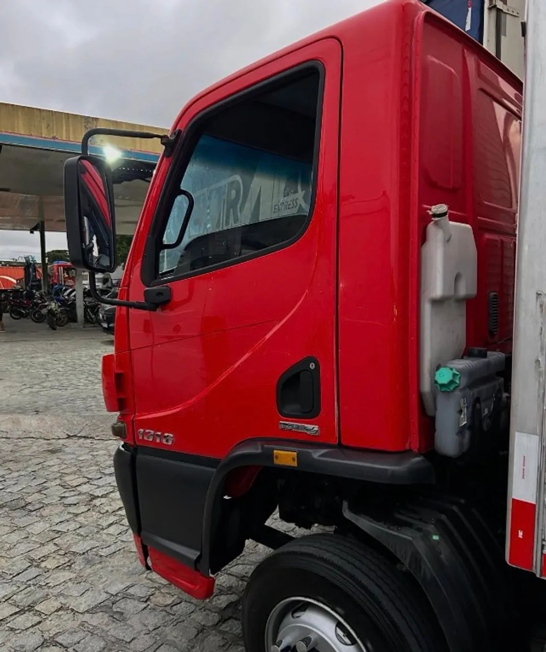 Accelo 1316 2015 6x2 Baú de 7 mts  - Foto 4